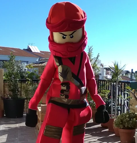 Disfraz muñeco rojo