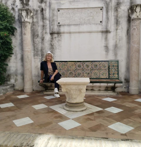 Paloma banco columnas